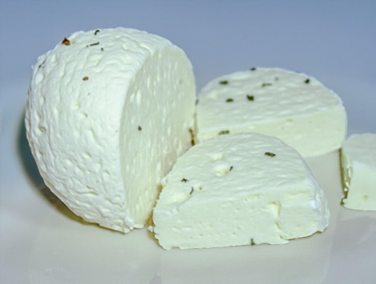 Сыр из молока и лимонной кислоты